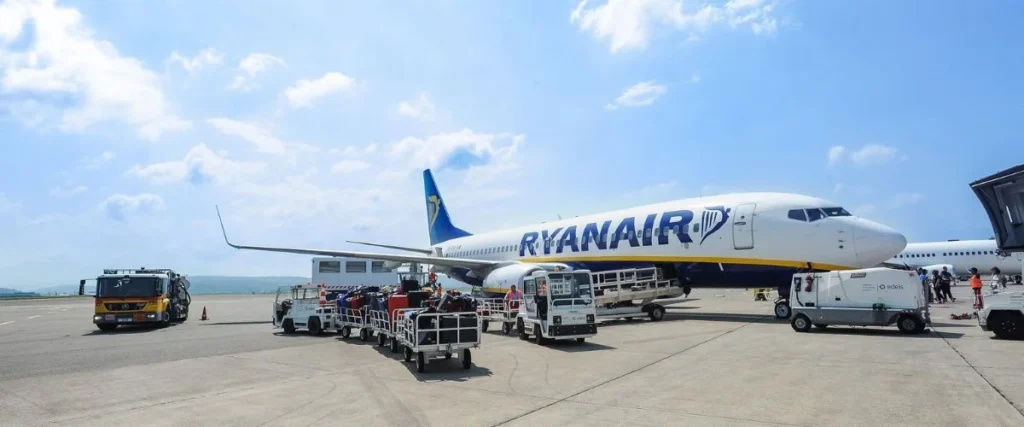 Ryanair LDE Terminal - Tarbes–Lourdes–Pyrénées Airport