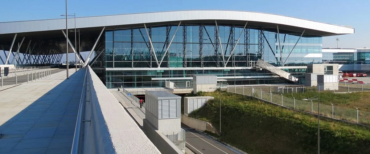 Ryanair SCQ Terminal - Santiago-Rosalía de Castro Airport