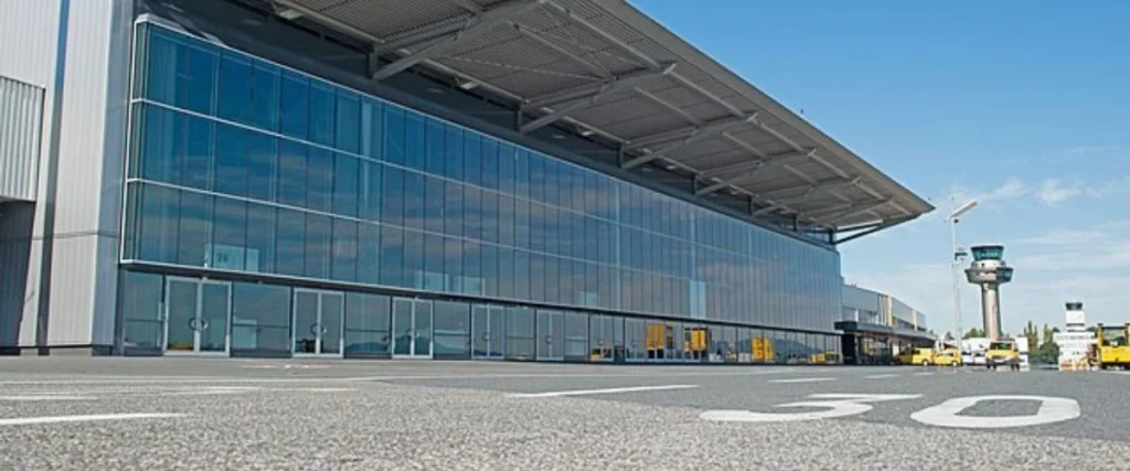 Ryanair SZG Terminal - Salzburg Airport