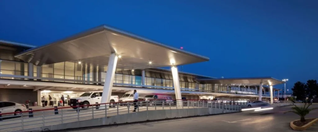 General Roberto Fierro Villalobos International Airport